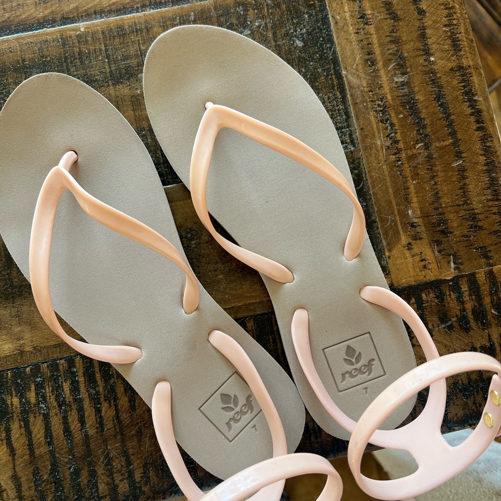 New Reef flip flops - Picture 3 of 6